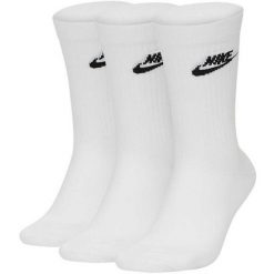 SKARPETY Nike Sportswear Everyday Essential Crew 3 Pairs. Białe skarpety Nike, bez wzorów, z materiału. Za 190.00 zł.