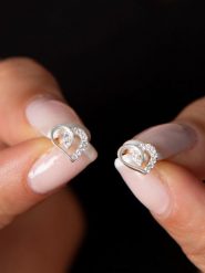 Lodie Silver Srebrne kolczyki-wkrętki z cyrkoniami rozmiar: onesize. Szare kolczyki Lodie Silver, z cyrkonią, srebrne. Za 57.20 zł.