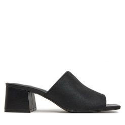 Klapki Calvin Klein. Czarne klapki Calvin Klein, bez wzorów, bez obcasa. Za 259.99 zł.