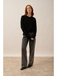 Just Cashmere Kaszmirowy sweter "Jeanne" w kolorze czarnym rozmiar: M. Czarne swetry Just Cashmere, m, bez wzorów, z kaszmiru, bez ramiączek. Za 349.44 zł.
