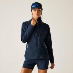 Damska kurtka softshell Nomadic Panelled Water-Repeat z kapturem. Niebieskie kurtki sportowe Dare 2b, s, bez wzorów, z materiału, z kapturem, trekkingowe. Za 399.99 zł.