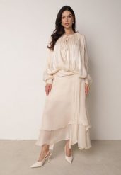 Jasnobeżowa Szyfonowa Sukienka Koktajlowa o Rozkloszowanym Kroju Thagune. Brązowe sukienki Born2be, na randkę, m, bez wzorów, z materiału, eleganckie, bez kołnierzyka, bez ramiączek, maxi, rozkloszowane. Za 269.99 zł.