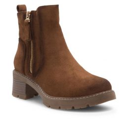 Botki Clara Barson. Brązowe botki Clara Barson, bez wzorów, bez obcasa, na słupku, bez zapięcia. Za 111.99 zł.