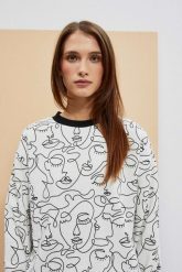 Bluza z nadrukiem. Bluzy MOODO, s, bez wzorów, z bawełny, bez kaptura. W wyprzedaży za 53.99 zł.