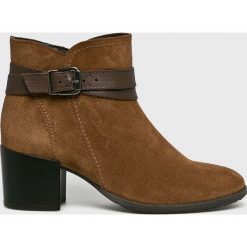 Tamaris - Botki. Brązowe botki Tamaris, bez wzorów, z materiału, bez obcasa, bez zapięcia. Za 249.90 zł.