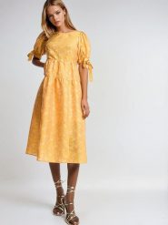 Monki Sukienka w kolorze pomarańczowym rozmiar: L. Pomarańczowe sukienki Monki, l, bez wzorów, bez kołnierzyka, bez ramiączek, midi. Za 104.99 zł.