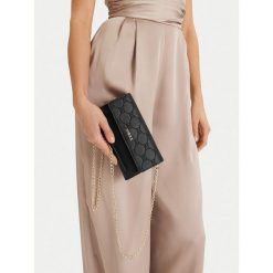 Torebka MEXX. Czarne torebki klasyczne Mexx, bez wzorów, bez dodatków. Za 129.99 zł.