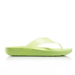 Japonki Dla Dorosłych Crocs Splash Glossy Flip. Zielone klapki Crocs, bez wzorów, z materiału, bez obcasa. Za 99.99 zł.