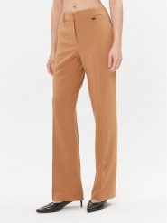 DKNY Spodnie materiałowe UG3PX097 Brązowy Regular Fit. Brązowe spodnie materiałowe DKNY, bez wzorów, z materiału. Za 289.99 zł.