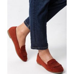 Pomarańczowe Mokasyny Brinley. Brązowe mokasyny Born2be, bez wzorów, z okrągłym noskiem, bez obcasa. Za 59.99 zł.