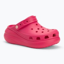 Klapki Crocs Classic Crush Clog. Czerwone klapki Crocs, bez wzorów, bez obcasa. W wyprzedaży za 249.55 zł.