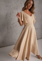 Beżowa Elegancka Sukienka Rozkloszowana Zdobiona Falbanami na Ramionach Nessaza. Brązowe sukienki Renee, na imprezę, l, z aplikacjami, eleganckie, bez kołnierzyka, bez ramiączek, maxi, kopertowe. Za 299.99 zł.