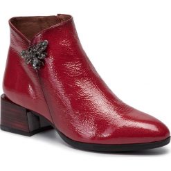 Botki HISPANITAS - Rio-9 HI99512 Scarlett. Czerwone botki Hispanitas, z aplikacjami, z lakierowanej skóry, bez obcasa, bez zapięcia. Za 589.00 zł.