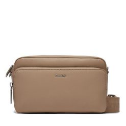 Torebka Calvin Klein. Brązowe listonoszki Calvin Klein, bez wzorów, bez dodatków. Za 429.99 zł.