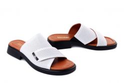 Artiker Relaks 58C2791 biały, klapki damskie. Białe klapki Artiker Relaks, bez wzorów, bez obcasa. Za 219.90 zł.