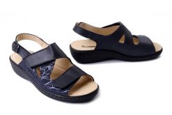 DR. BRINKMANN 710217-05 blau, sandały damskie. Niebieskie sandały Dr. Brinkmann, bez wzorów, ze skóry, bez obcasa, bez zapięcia. Za 349.90 zł.