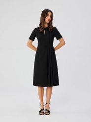 Stylove Sukienka w kolorze czarnym rozmiar: S. Czarne sukienki Stylove, na co dzień, s, bez wzorów, bez kołnierzyka, bez ramiączek, midi, proste. Za 297.45 zł.