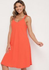 Czerwona Sukienka z Wiskozy o Trapezowym Kroju na Ramiączkach Folindea. Czerwone sukienki Born2be, na co dzień, m, bez wzorów, z wiskozy, klasyczne, bez kołnierzyka, bez ramiączek, midi, trapezowe. Za 74.99 zł.