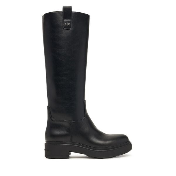 Kozaki Armani Exchange. Czarne kozaki Armani Exchange, bez obcasa, na płaskiej podeszwie, bez zapięcia. Za 1,169.00 zł.