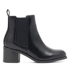 Botki Clara Barson. Czarne botki Clara Barson, bez wzorów, bez obcasa, na słupku, bez zapięcia. Za 119.99 zł.