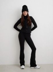 Damskie legginsy ocieplane rozszerzane długie czarne. Czarne legginsy AIM'N, m, bez wzorów, z elastanu, z podwyższonym stanem, długie. Za 350.00 zł.