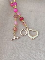 Nakkash Pozłacany naszyjnik z agatami - dł. 45 cm rozmiar: onesize. Różowe naszyjniki Nakkash, z agatem, pozłacane. Za 43.99 zł.