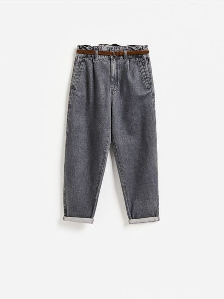 Jeansy paperbag z paskiem - szary. Szare jeansy Reserved, bez wzorów. Za 139.99 zł.