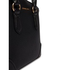 Torebka MICHAEL Michael Kors. Czarne torebki klasyczne MICHAEL Michael Kors, bez wzorów, bez dodatków. Za 859.99 zł.