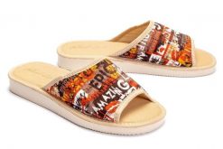 METEOR 058 GRAFFITI brąz, kapcie damskie. Brązowe obuwie domowe Meteor, bez wzorów, bez zapięcia. Za 44.99 zł.