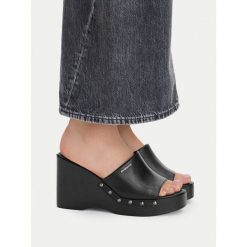 Klapki G-Star. Czarne klapki G-Star, bez wzorów, bez obcasa. Za 259.99 zł.