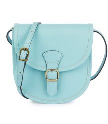 Listonoszka skórzana BELTIMORE K68 błękitna. Niebieskie torebki klasyczne bez wzorów, ze skóry, bez dodatków. Za 129.90 zł.