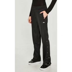 Fila - Spodnie. Czarne spodnie materiałowe Fila, na co dzień, l, bez wzorów, z materiału. W wyprzedaży za 259.90 zł.