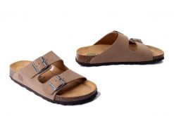 DR. BRINKMANN 600134-08 beige, klapki damskie. Brązowe klapki Dr. Brinkmann, bez wzorów, ze skóry, bez obcasa. Za 284.90 zł.