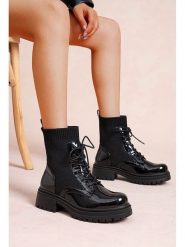 Foreverfolie Botki w kolorze czarnym rozmiar: 37. Czarne botki Foreverfolie, bez wzorów, bez obcasa, bez zapięcia. Za 130.99 zł.