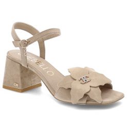 Beżowe Sandały Chebello Eleganckie Obuwie Damskie Na Obcasie. Brązowe sandały CheBello, z aplikacjami, z zamszu, eleganckie, bez obcasa, na obcasie, bez zapięcia. Za 489.00 zł.