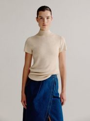 Josephine & Co Sweter "Senna" w kolorze beżowym rozmiar: S. Brązowe swetry Josephine & Co, s, bez wzorów, prążkowane, bez ramiączek. Za 108.99 zł.