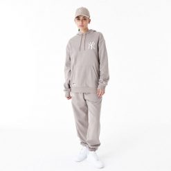 Oversizowa bluza z kapturem New York Yankees League Essential. Brązowe bluzy sportowe New Era, xl, bez wzorów, z bawełny, z kapturem. Za 374.15 zł.