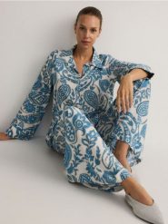 Koszula z wiskozy - jasnoniebieski. Niebieskie koszule Reserved, l, bez wzorów, z wiskozy, bez kołnierzyka, bez ramiączek. W wyprzedaży za 69.99 zł.