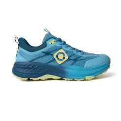 Uniseksowe, wielofunkcyjne buty techniczne DINUBA z 4-milimetrową przyczepnością. Niebieskie trekkingi Izas. W wyprzedaży za 269.52 zł.