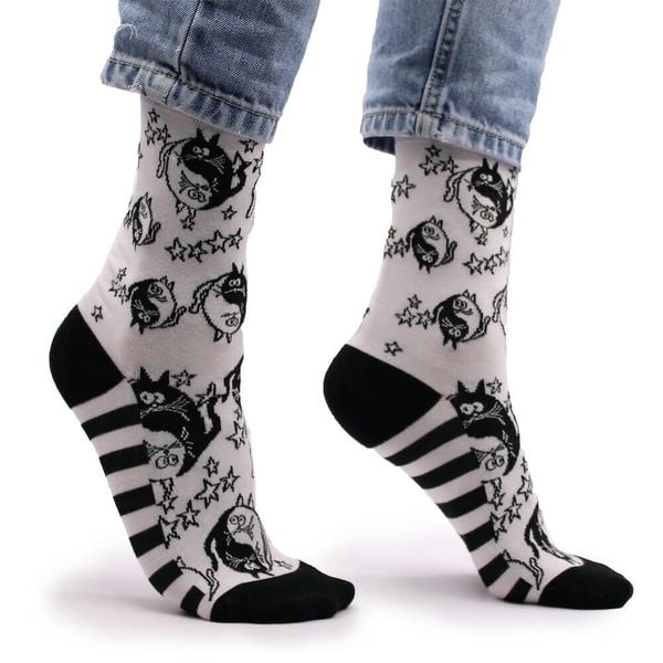 Skarpetki bambusowe Hop Hare - Ying-Yang. Białe skarpety HAPPY HOP, bez wzorów, z elastanu. Za 29.99 zł.