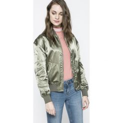 Calvin Klein Jeans - Kurtka Bomber. Kurtki marki Calvin Klein Jeans. W wyprzedaży za 359.90 zł.