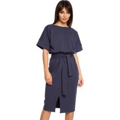 Sukienka w kolorze granatowym. Niebieskie sukienki Be Wear, xl, bez wzorów, bez kołnierzyka, bez ramiączek, midi. Za 159.95 zł.