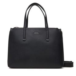 Torebka Calvin Klein. Czarne torebki klasyczne Calvin Klein, bez wzorów, bez dodatków. Za 699.99 zł.