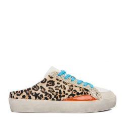 Klapki Eva Minge. Brązowe klapki Eva Minge, bez wzorów, bez obcasa. Za 379.99 zł.