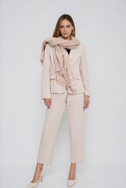 Szal z nadrukiem beżowy. Brązowe szaliki MOODO, bez wzorów, z poliesteru. Za 39.99 zł.