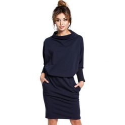 Sukienka w kolorze granatowym. Niebieskie sukienki Be Wear, xl, bez wzorów, bez kołnierzyka, bez ramiączek, midi. Za 129.95 zł.