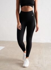 Damskie legginsy bezszwowe, prążkowane, wysoki stan, squat proof czarne. Czarne legginsy AIM'N, m, bez wzorów, z dzianiny, z podwyższonym stanem. Za 254.00 zł.