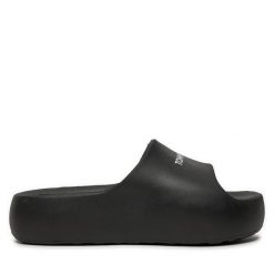 Klapki Tommy Jeans. Czarne klapki Tommy Jeans, bez wzorów, z jeansu, bez obcasa. Za 169.99 zł.