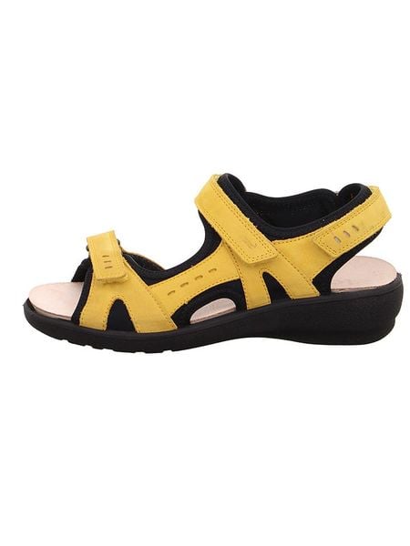 Legero Skórzane sandały "Gorla" w kolorze żółtym rozmiar: 39. Żółte sandały Legero, bez wzorów, klasyczne, z otwartym noskiem, bez obcasa, bez zapięcia. Za 181.45 zł.