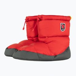 Kapcie Fjällräven Expedition Down Booties. Czerwone obuwie domowe Fjällräven, bez wzorów, bez zapięcia. W wyprzedaży za 578.95 zł.